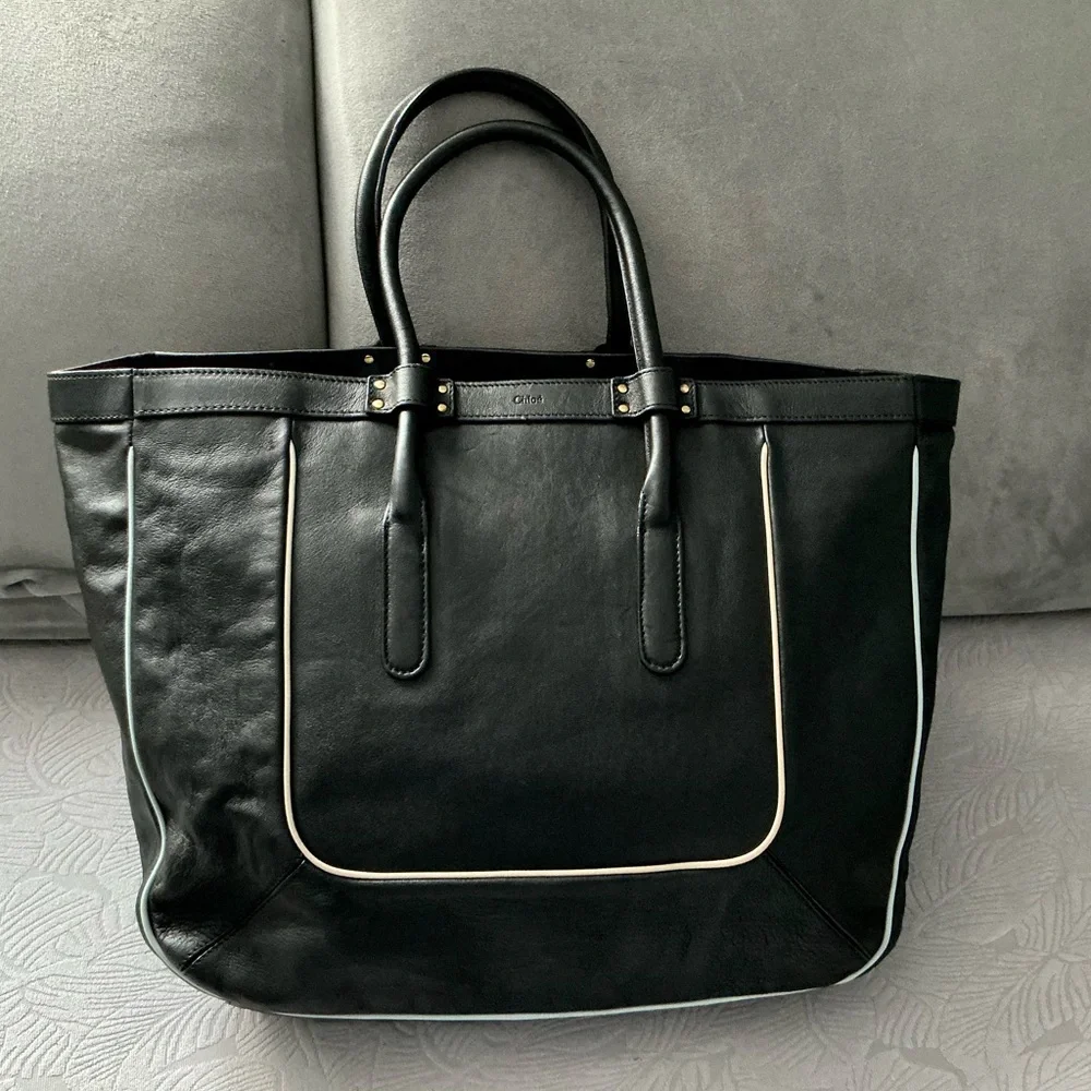 Authentic CHLOE spacious tote bag 🖤🤍🖤🤍